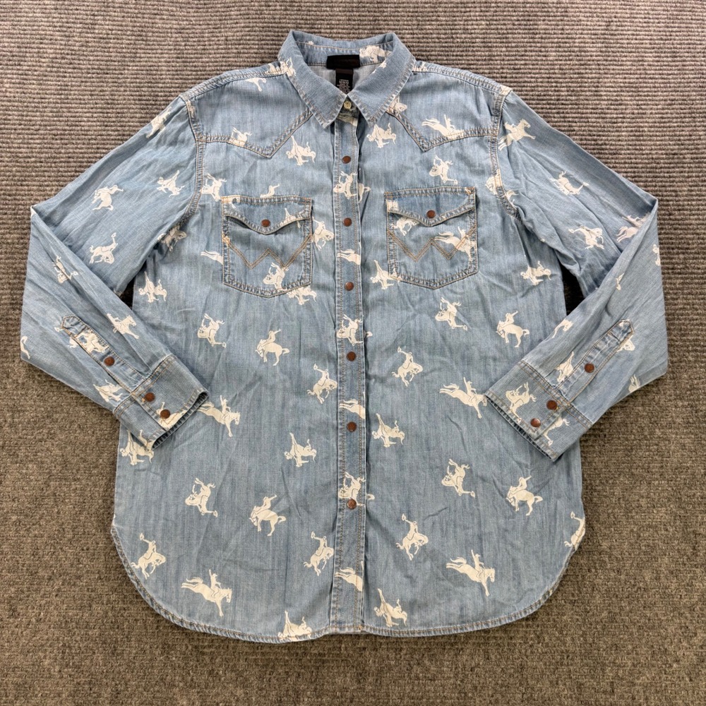 Wrangler Light Blue Denim Button-Down Western Shirt with White Horse Print - Picture 2 of 11